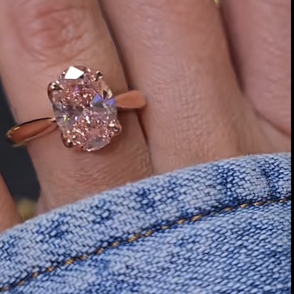 Lab grown pink oval ring - Picture 1 of 8